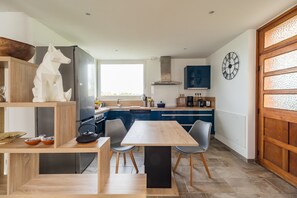 Kühlschrank, Mikrowelle, Ofen, Geschirrspüler