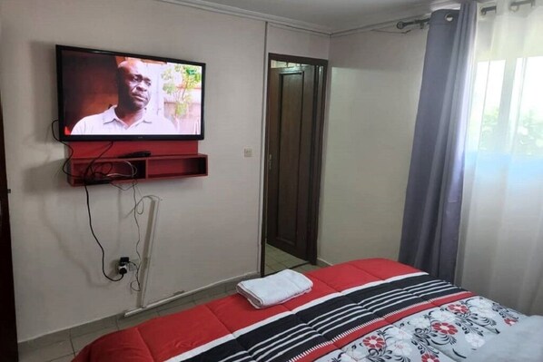 2 makuuhuonetta, silitysrauta/-lauta, vuodevaatteet