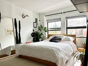 2 bedrooms, WiFi, bed sheets - Light drenched Park Slope designer two bedroom with huge balcony & workspace! (Brooklyn)