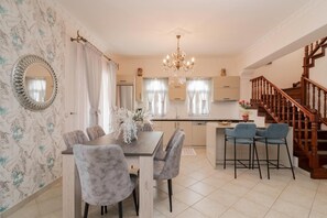 Apartment | 3 bedrooms, soundproofing - Matina's Family House With Your Private Jacuzzi! (Zakynthos)