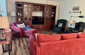 Living area - Slip-Away into Isolation & Relaxation w/ Covered Dock & Hot Tub.  (LaFollette)