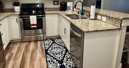 Slip-Away into Isolation & Relaxation w/ Covered Dock & Hot Tub.