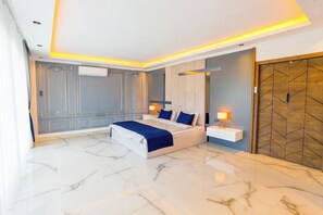 Luxury-Villa | 2 Schlafzimmer, hochwertige Bettwaren, Daunenbettdecken, Schreibtisch