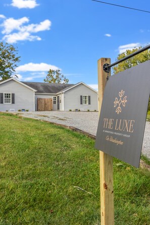 Exterior detail - The Luxe/ Hot Tub/ On Bright Leaf Golf Course (Harrodsburg)