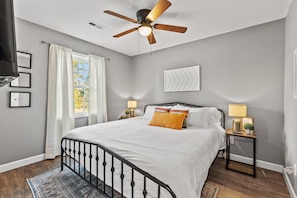 2 bedrooms, iron/ironing board, WiFi, bed sheets