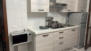 Refrigerador, microondas, parrilla de estufa y lavavajillas