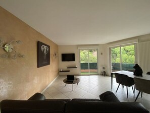 TV, books, stereo