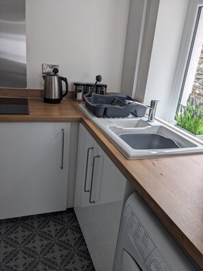 Private kitchen - Discover the Splendour of Cape Cottage – Your Ultimate Retreat in South Wales! (Blaengwynfi)