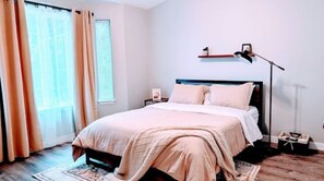 3 bedrooms, iron/ironing board, WiFi, bed sheets