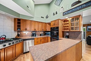 Private kitchen - Beary Cozy Retreat (Gatlinburg)