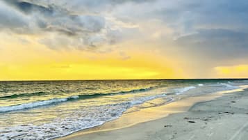 Liegestühle, Strandtücher