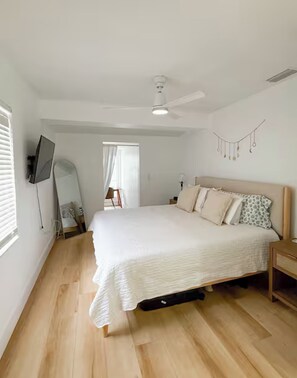 3 habitaciones, escritorio, tabla de planchar con plancha y wifi