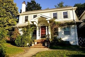 Exterior - Spacious home with office & entertainment near NYC (Ridgefield)