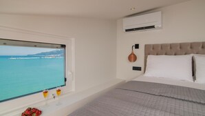 Apartment | 2 bedrooms - Minimal Loft With Sea View Over Zakynthos Harbor! (Zakynthos)