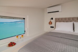 Apartment | 2 bedrooms - Minimal Loft With Sea View Over Zakynthos Harbor! (Zakynthos)