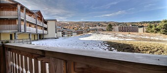 Bright apartment with balcony close to ski slopes