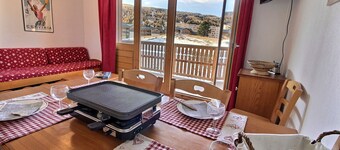 Bright apartment with balcony close to ski slopes