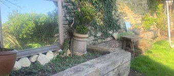 Traditional Cotswold cottage with stunning views and walking