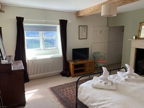 3 soverom, skrivebord, strykejern/-brett og wi-fi (inkludert)