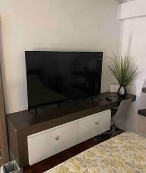 Tabla de planchar con plancha, Internet, ropa de cama