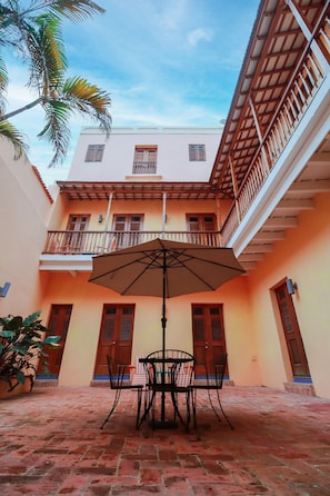 Outdoor dining - Old San Juan Historic Loft 4 The Adventurous (San Juan)