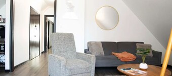 Lavish tub with free parking near several music & wedding venues