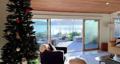 Poulsbo Shore Retreat w/ Kayaks, SUPs, & Bikes!