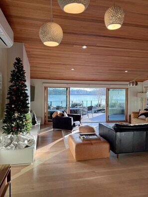 Smart-tv en een open haard