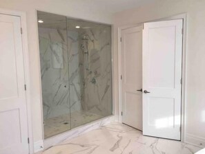 Shower, hair dryer, towels, soap - Luxurious 4 Bedroom home.
 (Oakville)