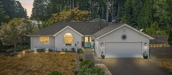 Port Orchard Oasis Retreat w/ Hot Tub & Game Room!