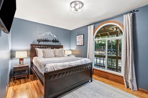 4 bedrooms, iron/ironing board, travel crib, free WiFi