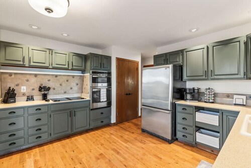 Eagle`s Lookout Lodge w/ Hot Tub