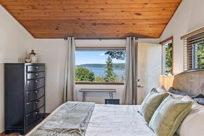 4 bedrooms, iron/ironing board, travel cot, free WiFi