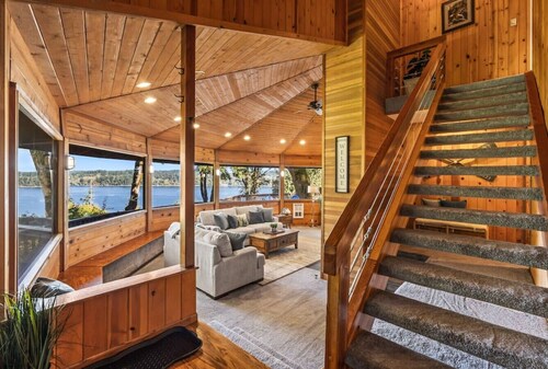 Eagle`s Lookout Lodge w/ Hot Tub