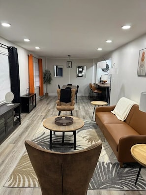 Interior - Tranquility In The Pines (Valdosta)