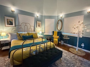 Iron/ironing board, free WiFi, bed sheets