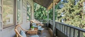 BayView Tower - Romantic Studio w/ Beach Access