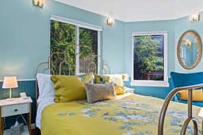Iron/ironing board, free WiFi, bed sheets