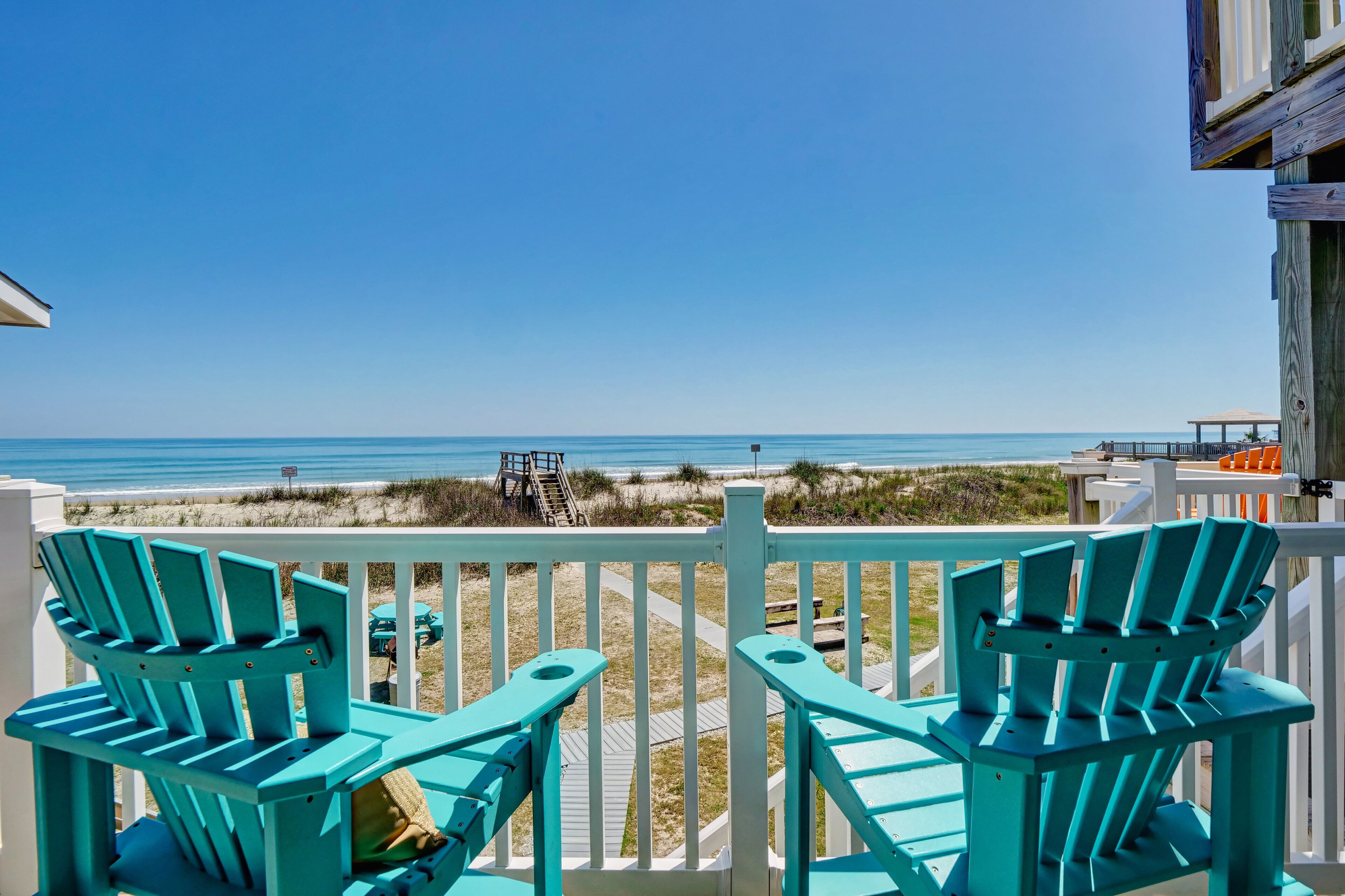 Oceanfront, Community Pool, Private Hot Tub, Elevator, Stunning Views