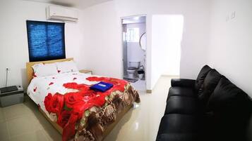 Basic Apartment | 2 bedrooms, iron/ironing board, WiFi (free)