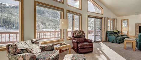 House (4 Bedrooms) | Exterior