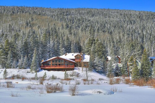 Evans Mountain Lodge