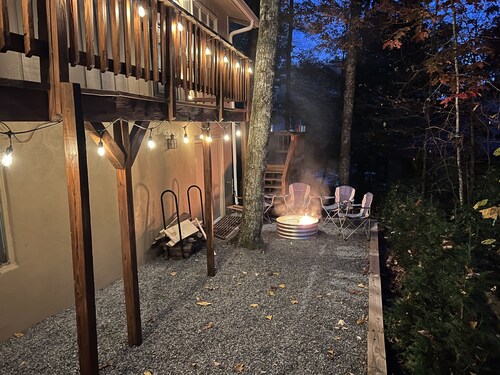 Pine Haven Getaway in Linville Land Harbor. 4BDR/3BA with Large Deck & Game Room