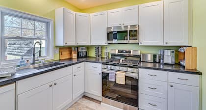 Pet-Friendly Honeoye Cottage Rental: Walk to Lake!