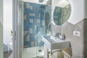 Shower, hair dryer, bidet, towels - Casalulù Holiday Home Vico Equense Lovely Apartment Sorrento Coast (Vico Equense)