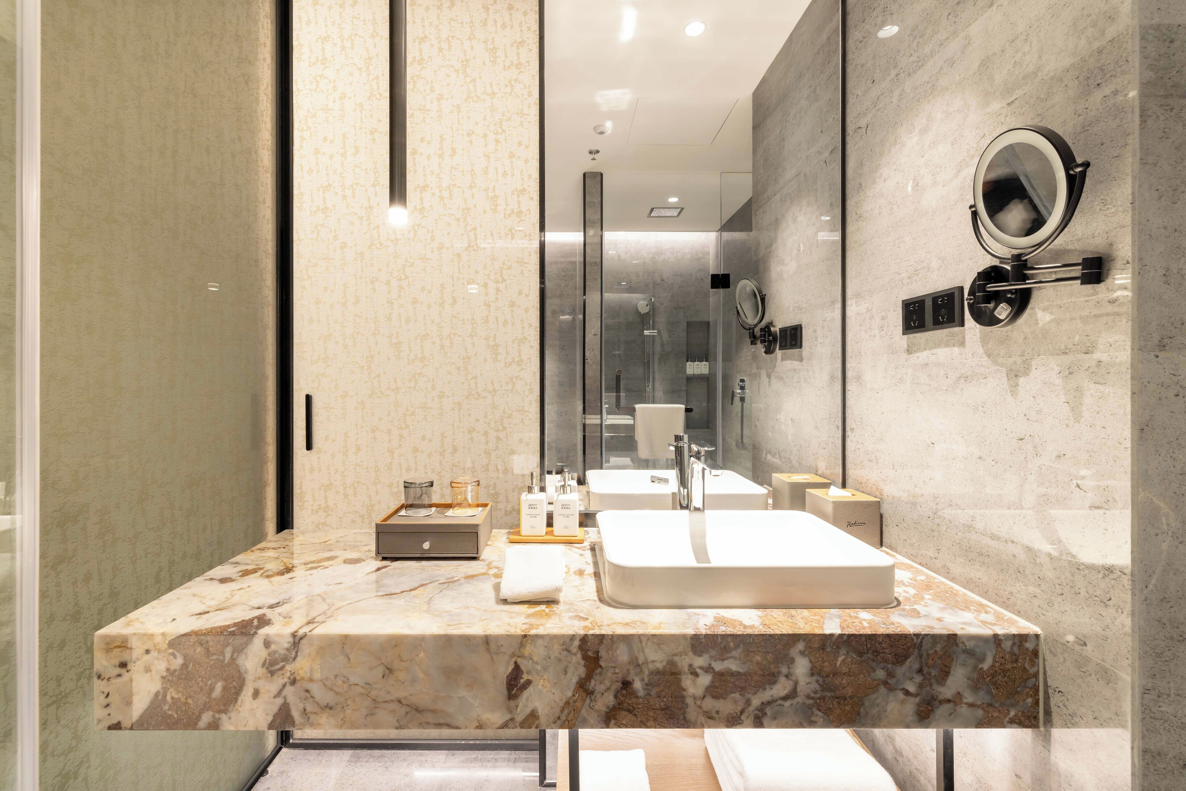 Standard Room, Non Smoking | Bathroom | Rainfall showerhead, free toiletries, hair dryer, bathrobes