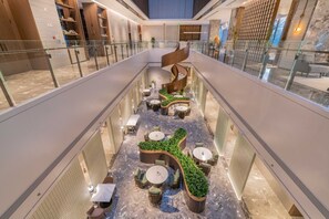 2 restaurants, breakfast, lunch, dinner served; Chinese cuisine - Radisson Hotel, Beijing Daxing Airport     (Daxing)