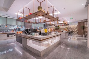 每日供應自助早餐 (每人 CNY118)