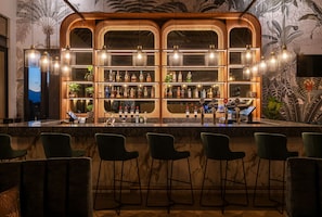 Bar (on property) - Radisson Safari Hotel Hoedspruit (Hoedspruit)