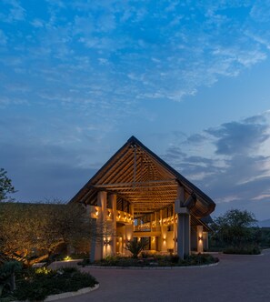 Property entrance - Radisson Safari Hotel Hoedspruit (Hoedspruit)